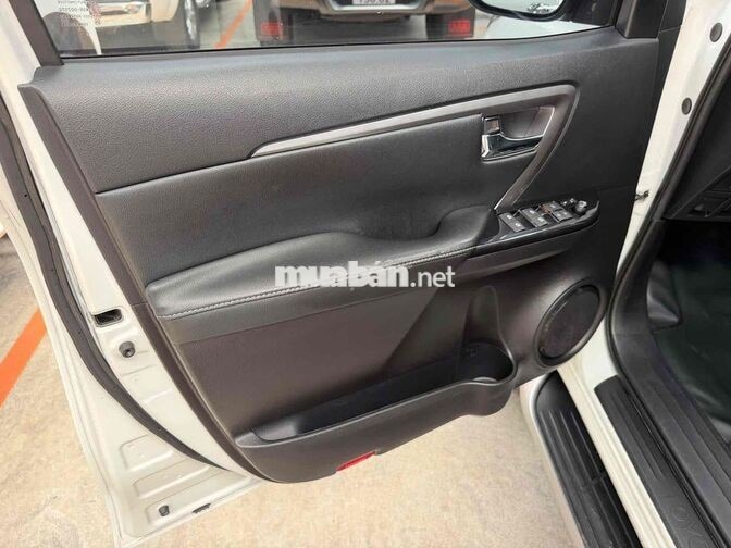 Toyota Fortuner 2023 AT dầu