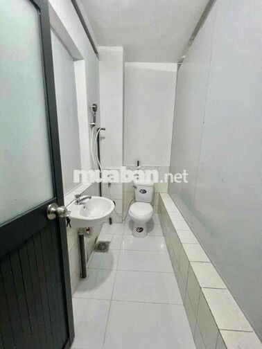 PHÒNG MỚI XÂY FULL NT ở được 2-3 người gần cầu Nguyễn Tri Phương - UEH
