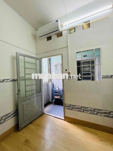 Cho thuê phòng máy lạnh, gác thấp, ngay ngã tư Bảy Hiền