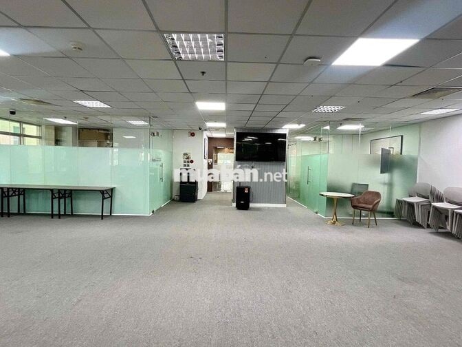 văn phòng 250m2 lầu 3 sàn trước Toà nhà Q.1
