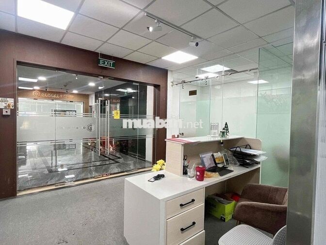 văn phòng 250m2 lầu 3 sàn trước Toà nhà Q.1