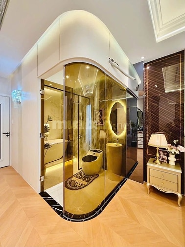 Xe hơi để trong Nhà 5 lầu tuyệt đẹp Cao cấp hẻm sát Mặt tiền Phạm Văn 