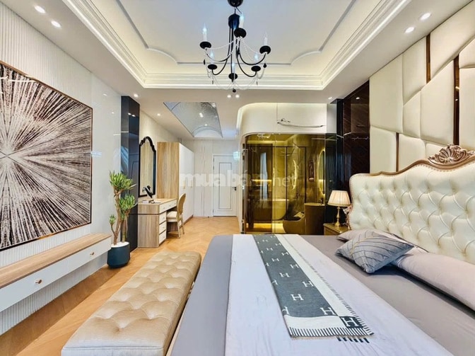 Xe hơi để trong Nhà 5 lầu tuyệt đẹp Cao cấp hẻm sát Mặt tiền Phạm Văn 