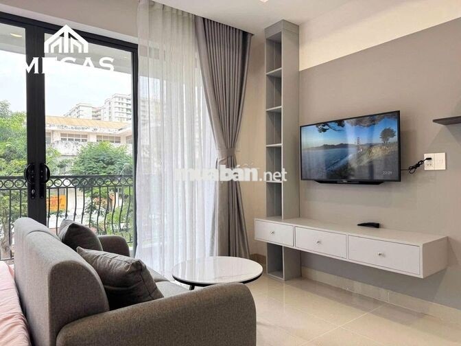 Căn hộ tại Tân Định cho thuê ban công 40m2 ngay Viện ISB Full nội thất
