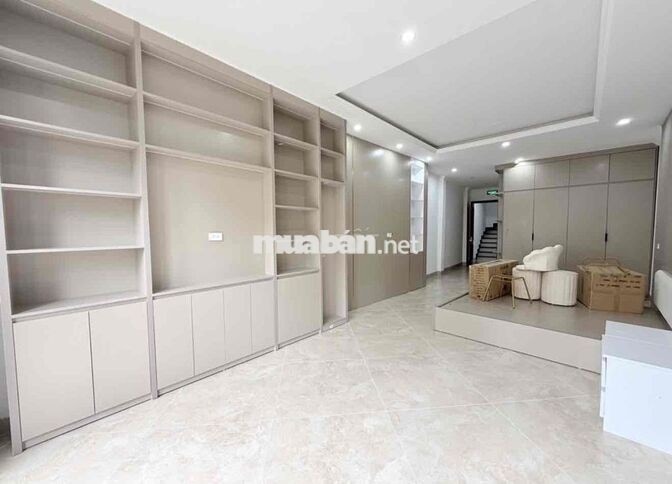 BẮN NHÀ PHỐ KIM ĐỒNG -  PHÂN LÔ - Ô TÔ ĐỖ TRÁNH - VỈA HÈ - KINH DOANH