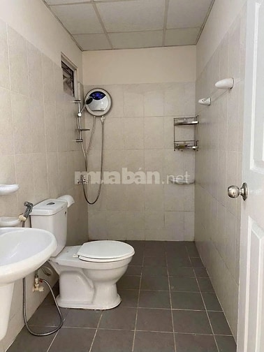 Căn Hộ Oriental Plaza- 116m2, 3PN, Nội thất cơ bản, giá 13.5 tr/th