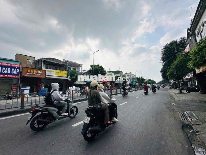 NHÀ MẶT TIỀN QUANG TRUNG P12 GV
