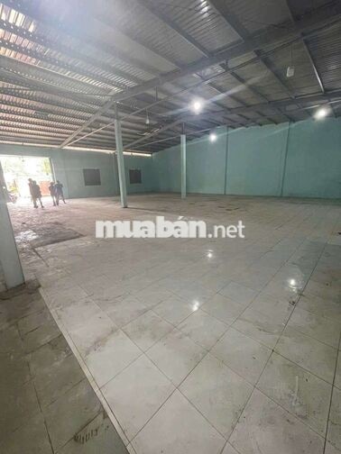 cho thuê xưởng Bà Điểm HM.DT 500m gác Lửng đường contern giá 35 triệu 