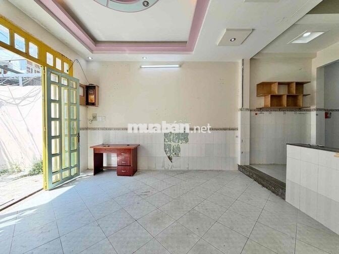 Nhỉnh 8 Tỷ - SÁT MẶT TIỀN BỜ KÈ RẠCH XUYÊN TÂM CHỢ BÀ CHIỂU - GIÁP Q1