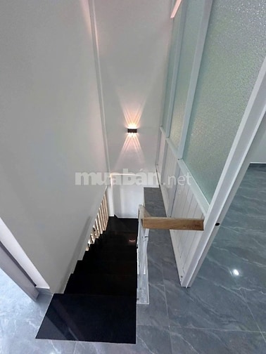 Nhà nguyên căn, Q. phú nhuận 109m2, đầy đủ nội thất, 2PN Giá thuê 13,5