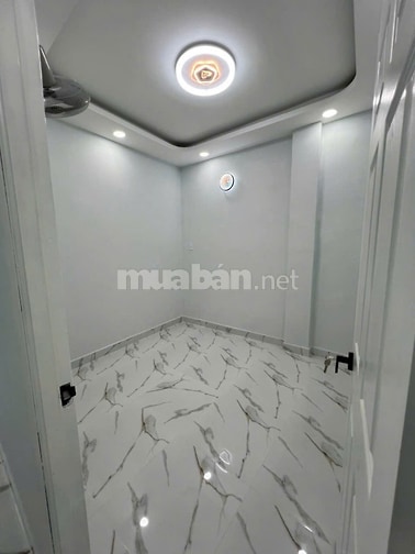 Chỉ 1 tỷ 750 mà có nhà 3 tầng Quận 11 ở ngay