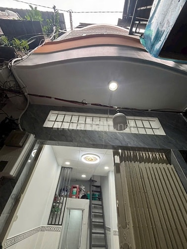 Chỉ 1 tỷ 750 mà có nhà 3 tầng Quận 11 ở ngay