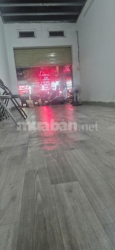 Bán nhà cấp 4 mặt phố hồ tùng mậu . Dt. 30 m2 . 2 măt đường trước sau.