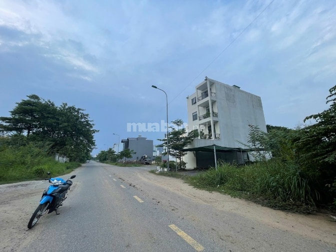 đất mặt tiền Nguyễn Văn Kỉnh kế bên khu biệt thự