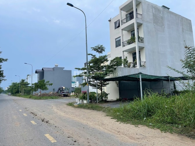 đất mặt tiền Nguyễn Văn Kỉnh kế bên khu biệt thự