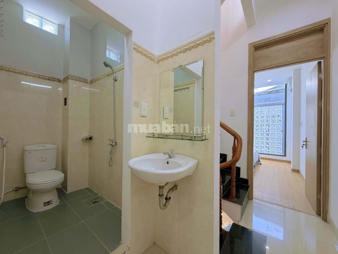 Mình cần bán căn nhà 3.5 tầng kiệt đường Phạm Nhữ Tăng, gần bờ hồ Hà H