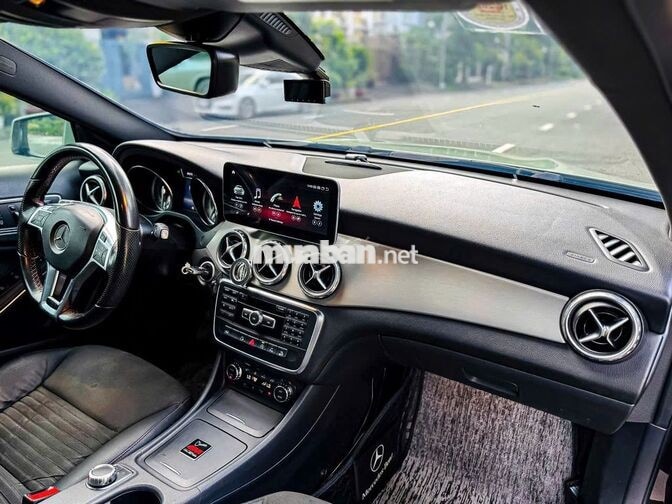 Mercedes GLA 250 4MATIC 2015 -5500miles