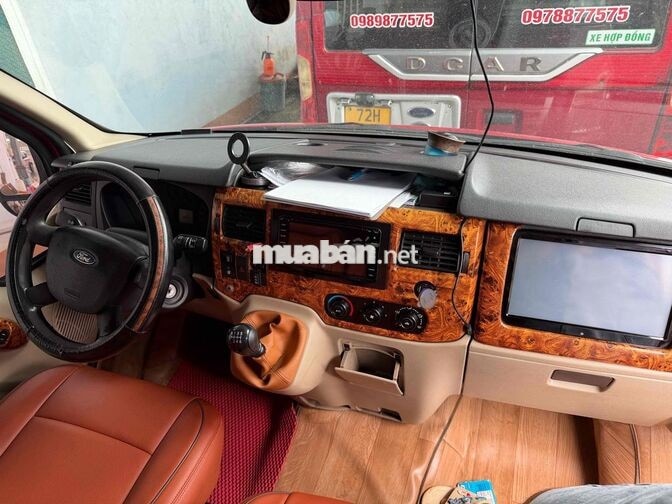 Ford Transit Dcar 9 chỗ màu Đỏ