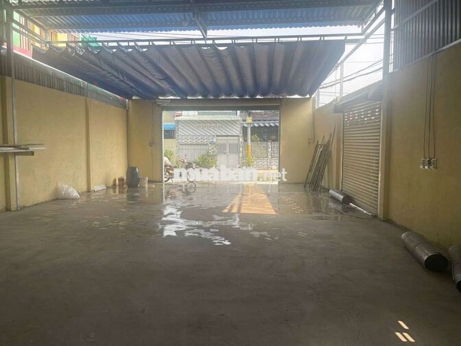 cho thuê kho xưởng HM Đường Nguyễn Thị Ngâu .DT 8x18 đường Contenr10tr