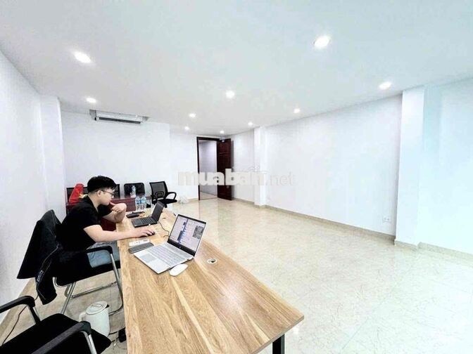 Cho thuê sàn văn phòng 40m2 phố Trung Kính giá 7tr/th