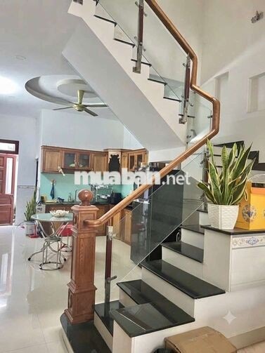 Cho thuê nhà 1trệt 2lầu gần chợ Tân Bình