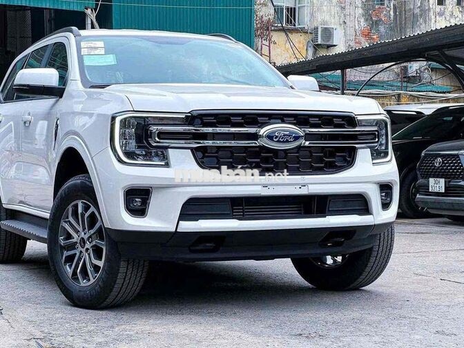 Ford Everest Ambiente 2025 Trắng