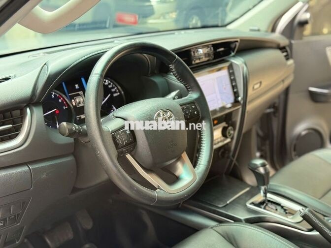 Toyota Fortuner 2023 2.7V 4x2 Bạc 30.454km