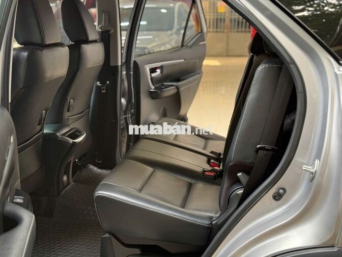 Toyota Fortuner 2023 2.7V 4x2 Bạc 30.454km