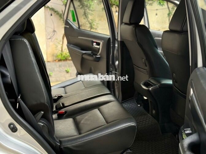 Toyota Fortuner 2023 2.7V 4x2 Bạc 30.454km