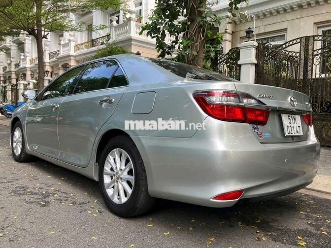 Gia đình bán xe Toyota Camry bản 2.0E đời 2016