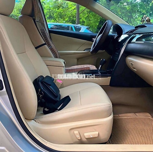Gia đình bán xe Toyota Camry bản 2.0E đời 2016