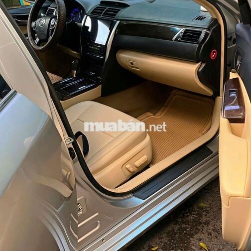 Gia đình bán xe Toyota Camry bản 2.0E đời 2016