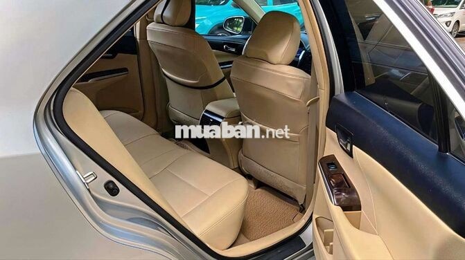 Gia đình bán xe Toyota Camry bản 2.0E đời 2016