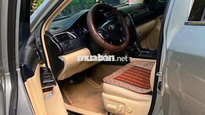 Gia đình bán xe Toyota Camry bản 2.0E đời 2016