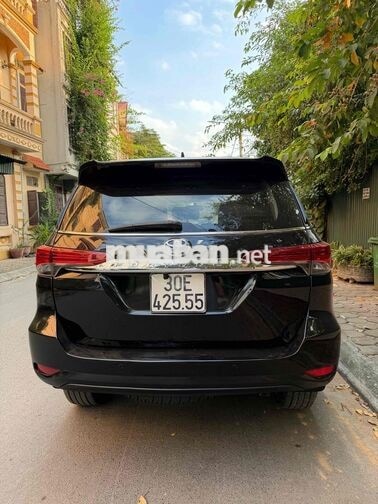 Toyota Fortuner 7 chỗ Đen Tự động Xăng 90000 km