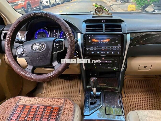 Gia đình bán xe Toyota Camry bản 2.0E đời 2016