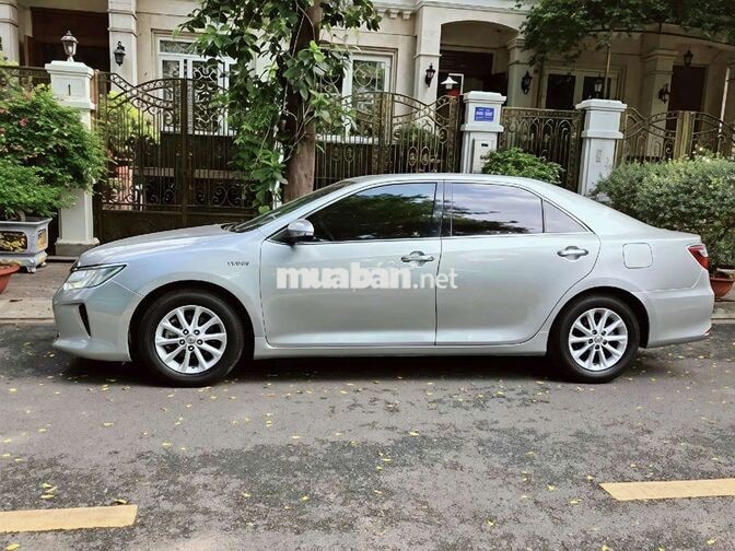 Gia đình bán xe Toyota Camry bản 2.0E đời 2016