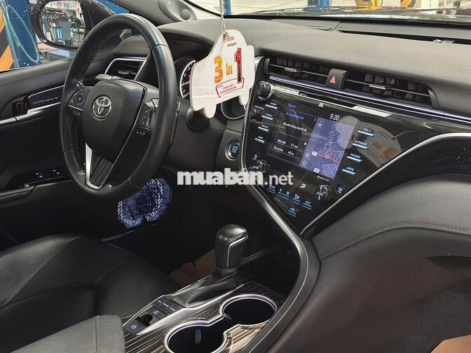 Toyota Camry 2.5Q 2020 Ghi 59.000 km