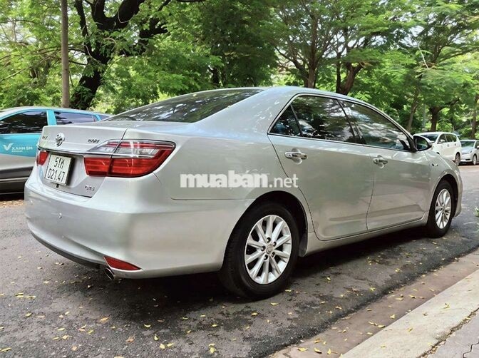 Gia đình bán xe Toyota Camry bản 2.0E đời 2016