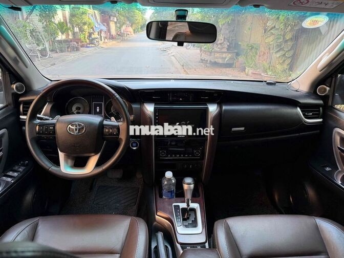 Toyota Fortuner 7 chỗ Đen Tự động Xăng 90000 km