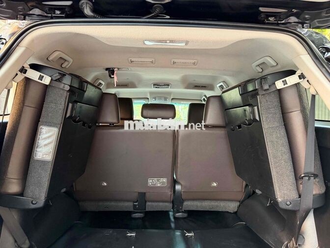 Toyota Fortuner 7 chỗ Đen Tự động Xăng 90000 km