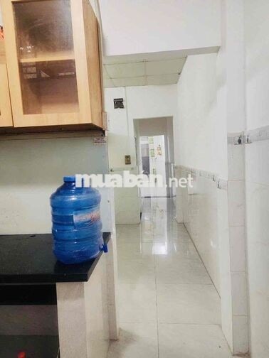 NHÀ GẦN CHUNG CƯ. CẤP 4 : 2PN WC. ĐƯỜNG XE HƠI