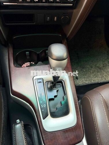 Toyota Fortuner 7 chỗ Đen Tự động Xăng 90000 km
