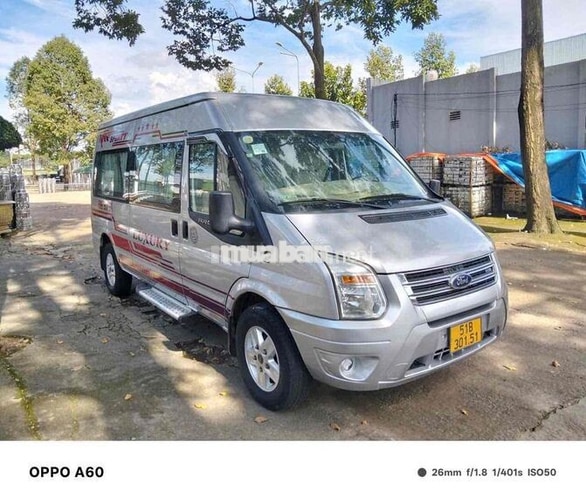 Ford Transit Luxury 16 chỗ Bạc