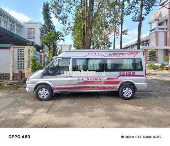 Ford Transit Luxury 16 chỗ Bạc