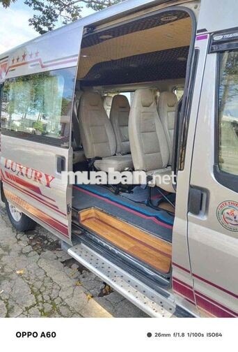 Ford Transit Luxury 16 chỗ Bạc