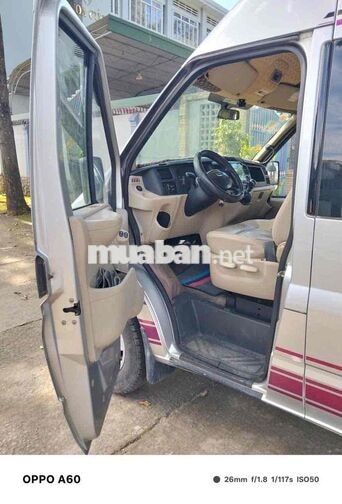 Ford Transit Luxury 16 chỗ Bạc