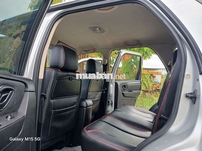 Ford Escape Bạc Tự động 5 chỗ máy 2.3 lợi xăng.