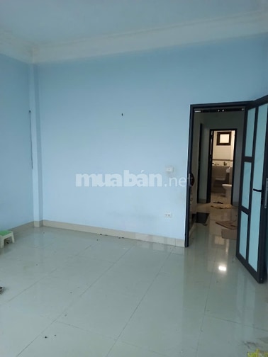 Cho thuê nhà 3 tầng 135 m2 tại La Tinh, Đông La, Hoài Đức. Giá: 6.5 tr