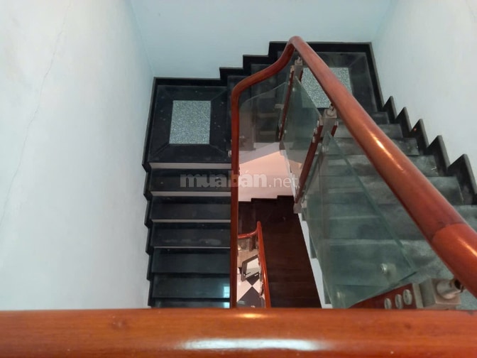 Cho thuê nhà 3 tầng 135 m2 tại La Tinh, Đông La, Hoài Đức. Giá: 6.5 tr